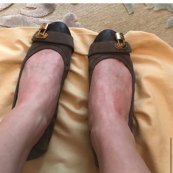 Classic Louis Vuitton Flats - Picture 7 of 8